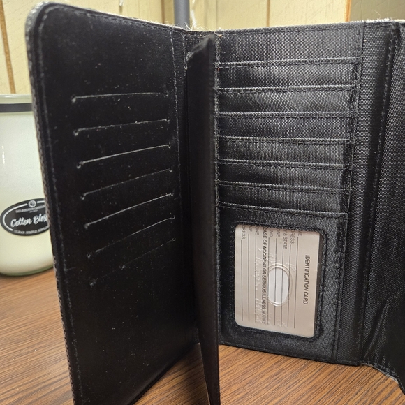 Unbranded Gorgeous Wallet 🩶 - Picture 8 of 10